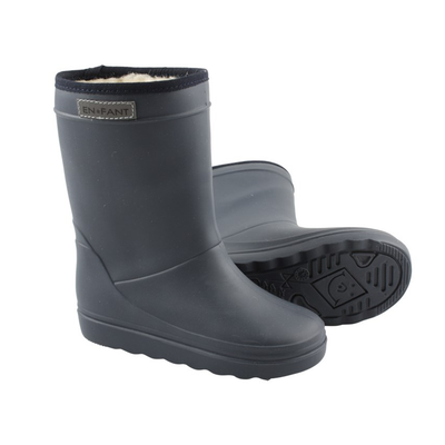 De thermoboots zijn gevoerd met wol aan de binnenzijde. De regenlaarzen zijn van ENFANT en donker grijs van kleur.